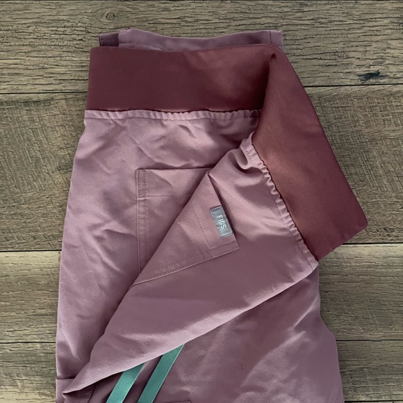 Figs Scrubs Yola Skinny Scrub Pants *LIMITED EDITION COLOR* Mineral Mauve - Picture 4 of 5